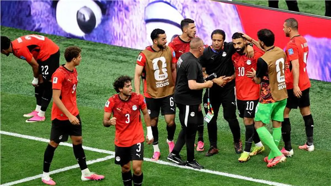 مدبولي يهنئ منتخب مصر بعد انتصاره التاريخي في كأس العالم